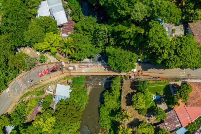 Construcción de puente en Río Sensunapán. Imagen de Cortesía.