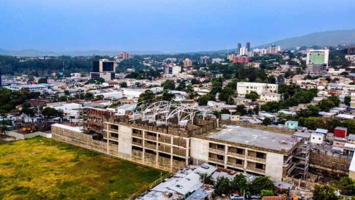En abril de 2023, anunciaron que el mercado Escalón, en San Salvador, ya contaba con un 70% de avances en su construcción. Imagen de cortesía.