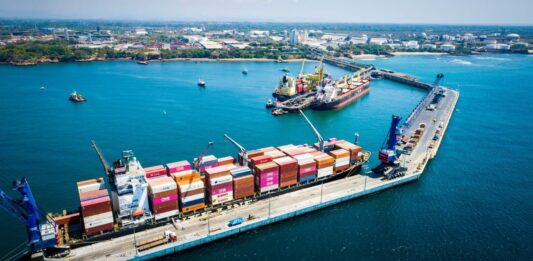 Exportaciones salvadoreñas crecieron 8.5 % en enero de 2026; café y azúcar lideraron el impulso, dice COEXPORT Contenedores. Imagen de cortesía.