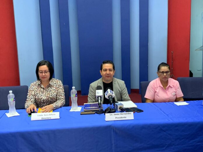 Representantes de la Asociación de Colegios Privados de El Salvador (ACPES). Imagen de Cortesía.