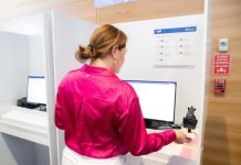 Aprueban $46.7 millones para sufragio en el extranjero 2027; financiamiento cubrirá 22 programas y sistemas de voto electrónico y remoto El Tribunal Supremo Electoral realizó una prueba del sistema de voto electrónico presencial, de cara a los comicios electorales 2024. Foto: Cortesía.