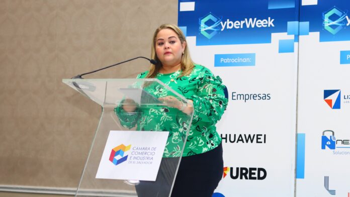 Leticia Escobar, Presidenta de CAMARASAL.