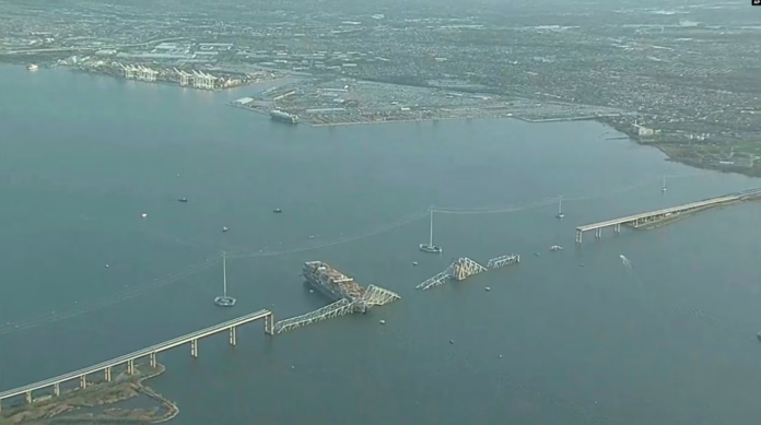 Así luce el puente Francis Scott Key luego de que un barco portacontenedores chocó con uno de los soportes del puente el martes 26 de marzo de 2024 en Baltimore. Foto: Cortesía.