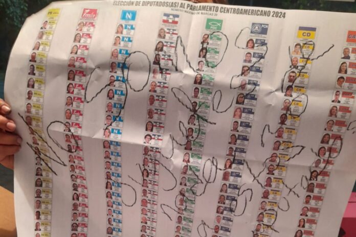 Voto nulo en elección de diputados al Parlamento Centroamericano (Parlacen). Foto: YSKL. Voto nulo en elección de diputados al Parlamento Centroamericano (Parlacen). Foto: YSKL.