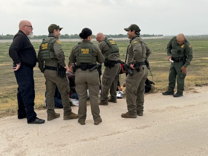 Agentes de la Patrulla Fronteriza del Sur de Texas. Foto: YSKL.