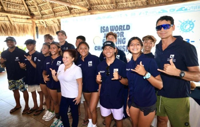Morena-Valdez-MITUR-Conferencia-ISA-World-Junior-Surfing-Championship-02052024_09-1024x650