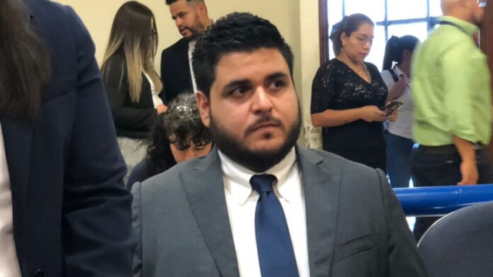 ARCHIVO-. El entonces Concejal de San Salvador, Héctor Silva, durante la audiencia probatoria, por el caso de Difamación y Calumnia, por el cual fue demandado, el perjuicio del Diputado de la Asamblea Legislativa, Christian Guevara (28.02-2024). Foto: YSKL.