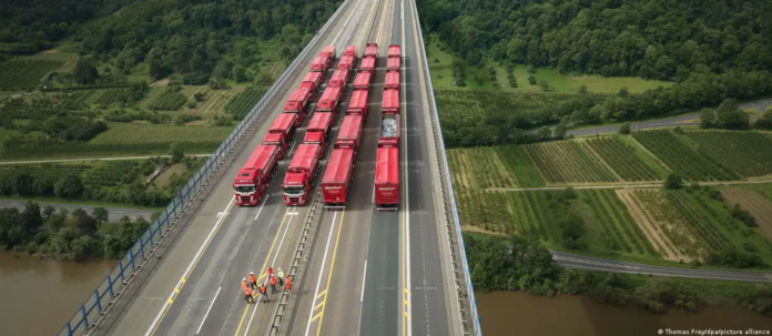 Un total de 24 camiones miden la resistencia del puente Moseltal. Foto: Cortesía. Un total de 24 camiones miden la resistencia del puente Moseltal. Foto: Cortesía.