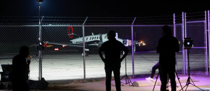 El aeropuerto privado del condado de Doña Ana, donde se observa el avión que se cree fue usado para llevar a los narcotraficantes mexicanos Ismael «El Mayo» Zambada y Joaquín Guzmán López. (Imagen de archivo: 25.07.2024). Foto: Cortesía.