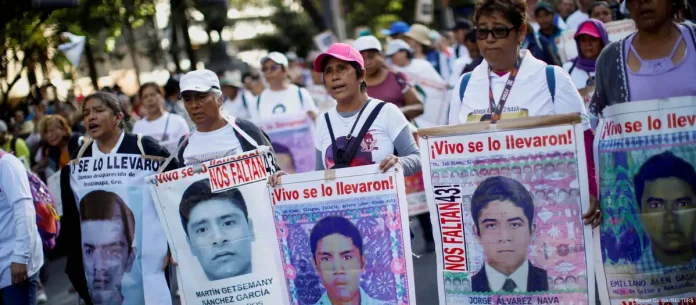 Foto de archivo de familias que protestan en México por los 43 desaparecidos. Foto: Cortesía.