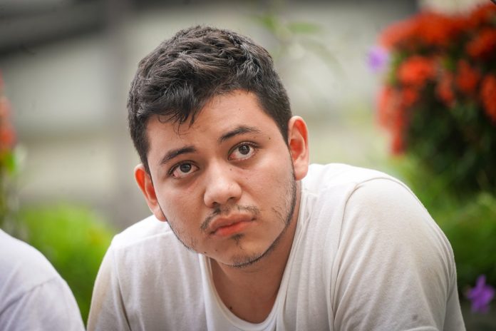 Carlos Olmedo Medrano, acusado de lesionar a una estudiante en la Universidad de El Salvador.