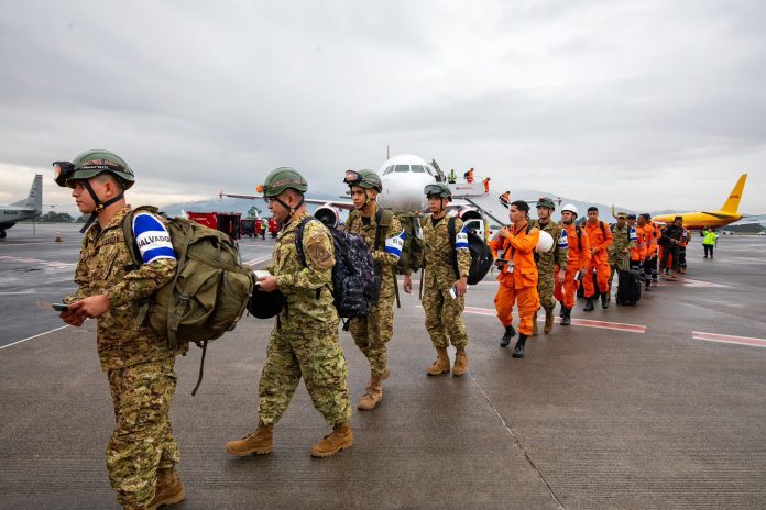 Contingente de ayuda humanitaria salvadoreña llega a Costa Rica para apoyar ante la Tormenta Rafael.