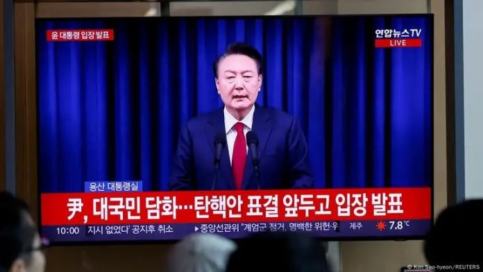 Yoon Suk Yeol (en la foto), presidente de Corea del Sur, aún no termina de enfrentar la crisis política que ha desatado numerosos protestas en Seúl. Imagen de referencia. Yoon Suk Yeol (en la foto), presidente de Corea del Sur, aún no termina de enfrentar la crisis política que ha desatado numerosos protestas en Seúl. Imagen de referencia.