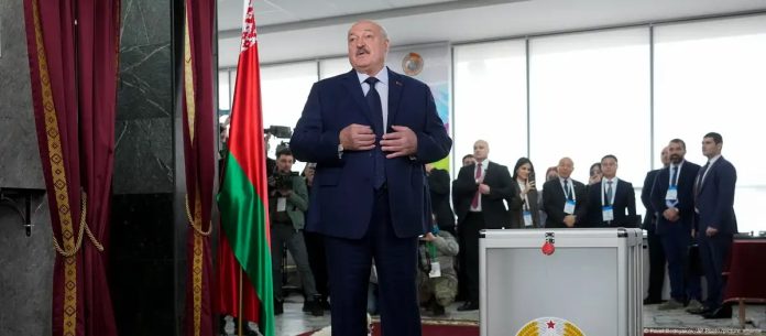 Alexander Lukashenko, de 70 años, gobierna Bielorrusia con mano de hierro desde 1994 y fue reelegido el domingo con más del 80% de los votos, según la Comisión Electoral. (Archivo: 26.01.2025) Foto: Cortesía.