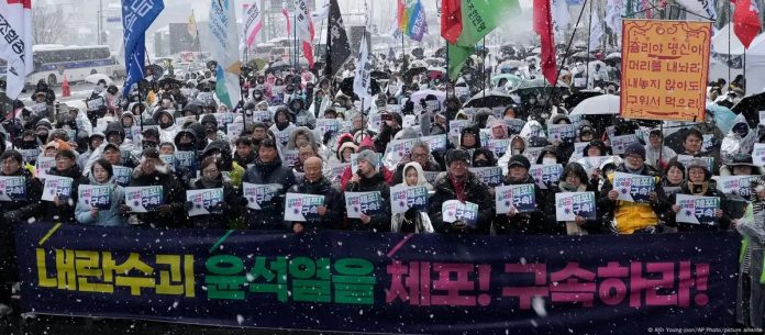 Manifestantes organizan una concentración exigiendo la detención del presidente destituido de Corea del Sur, Yoon Suk Yeol, cerca de la residencia presidencial en Seúl. (05.01.2025) Imagen de referencia. Foto: Cortesía.