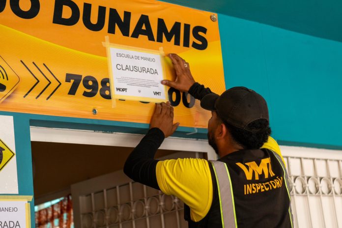 Escuela de manejo clausurada.