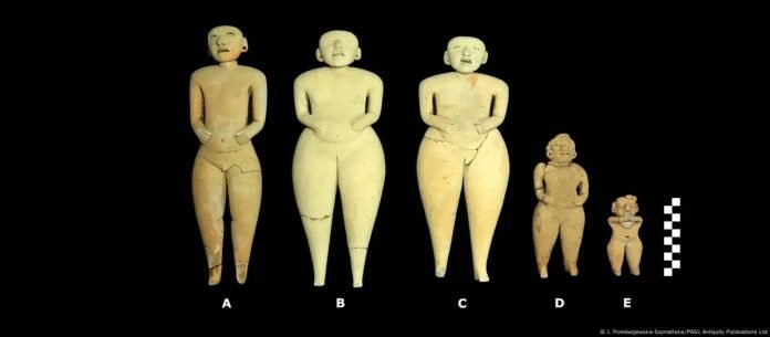 Las cinco marionetas articuladas descubiertas en El Salvador podrían revolucionar nuestra comprensión de las redes culturales mesoamericanas. Foto: Cortesía.