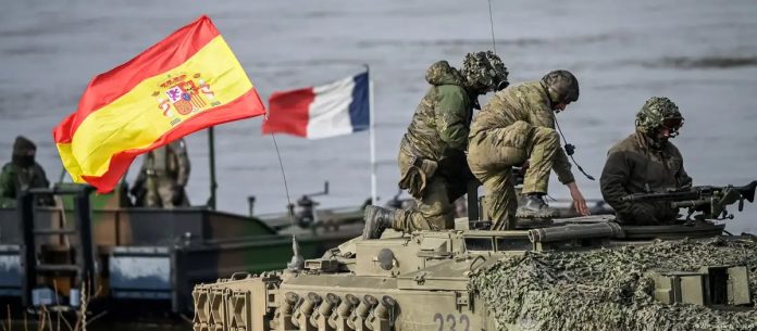 Soldados españoles crucan el Vístula sobre un tanque Leopard durante las maniobras Dragon-24 de la OTAN en marzo del año pasado. Foto: Cortesía.