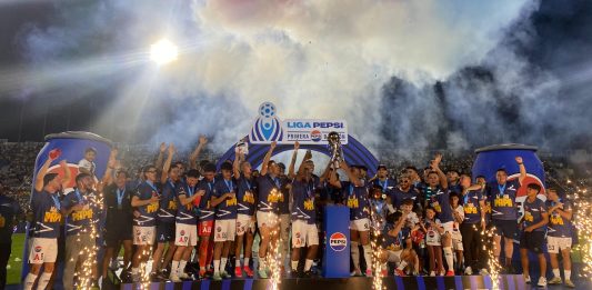 Alianza F.C. conquistó su título número 19 en la Primera División tras vencer en penales al C.D. Municipal Limeño en la final del Torneo Clausura 2025. Foto: YSKL/Daniel Guevara.