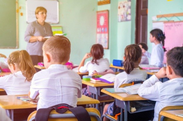 centro educativo, salón de clases, estudiantes, escuela.