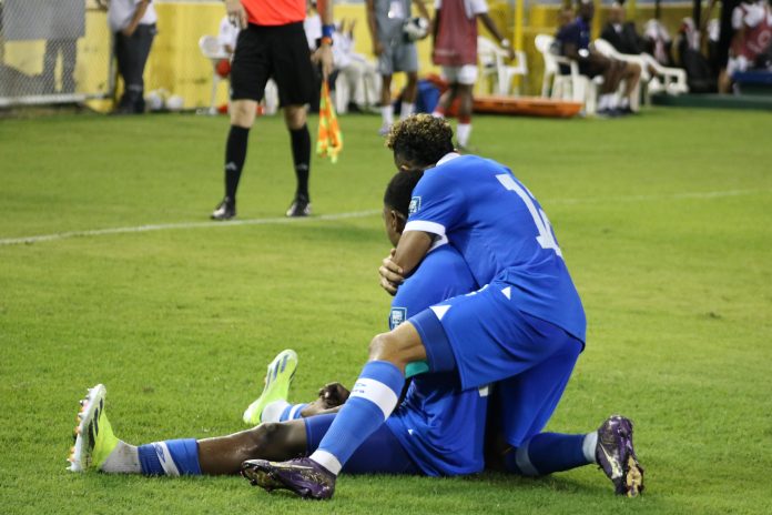 Con empate 1-1 frente a Surinam, El Salvador asegura su lugar en la fase final de las eliminatorias rumbo a Mundial 2026. La Selecta avanzó con sufrimiento en un partido disputado en el Estadio Cuscatlán. Foto: YSKL/Daniel Guevara Con empate 1-1 frente a Surinam, El Salvador asegura su lugar en la fase final de las eliminatorias rumbo a Mundial 2026. La Selecta avanzó con sufrimiento en un partido disputado en el Estadio Cuscatlán. Foto: YSKL/Daniel Guevara