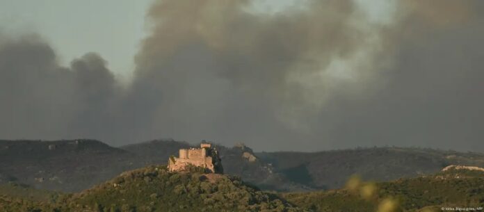 Grandes nubes de humo tras los incendios en Narbona, al sur de Francia. Imagen de referencia. Foto: Cortesía.