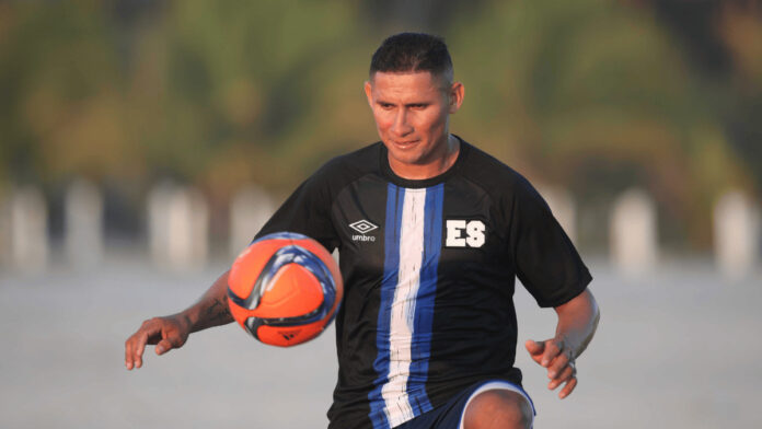 Agustín Ruiz El pívot de Usulután dice adiós al fútbol playa como una de las máximas leyendas de El Salvador en la modalidad. Foto cortesía: INDES