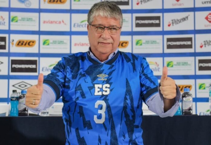 Bolillo 'Bolillo' Gómez en su presentación con la selección. Foto cortesía: FESFUT.