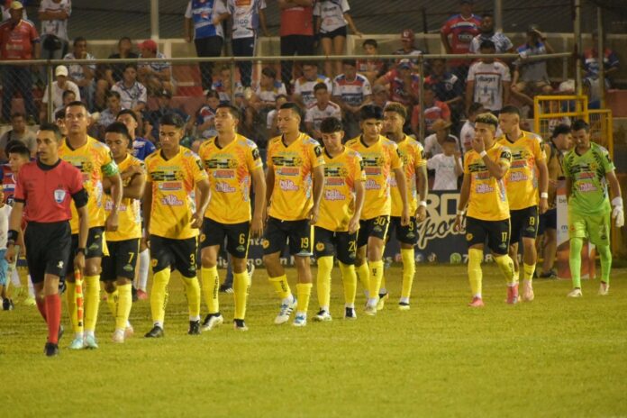 CD Platense Los "Gallos" en Usulután, donde consiguieron un punto complicado. Foto cortesía: CD Platense
