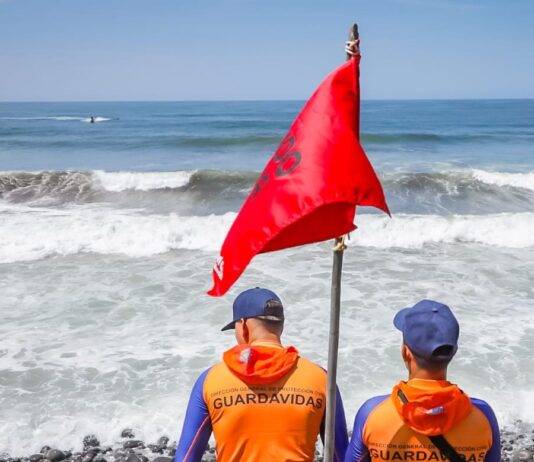 Oleaje más rápido y alto continuará en la costa salvadoreña hasta este lunes