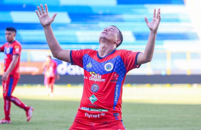 Ronald Padilla Ronald Padilla, defensa del conjunto "Cafetero", celebra su gol. Foto cortesía: CD Cacahuatique