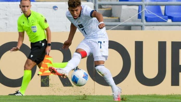 Nelson Díaz, jugador de Firpo, jugando con la selección Sub20. Foto cortesía: CONCACAF Nelson Díaz, jugador de Firpo, jugando con la selección Sub20. Foto cortesía: CONCACAF