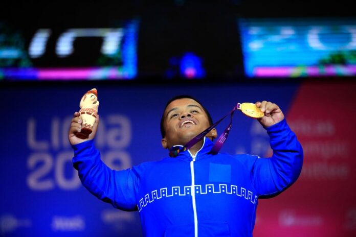 Herbert Aceituno con su medalla en los Juegos Parapanamericanos de Lima 2019. Foto cortesía: Paralympics