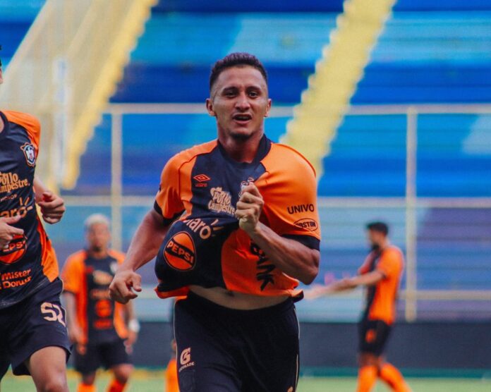 WhatsApp Image 2025-08-17 at 7.14.34 PM Joel Turcios asistió para el primer gol y anotó el segundo. Foto cortesía: CD Águila