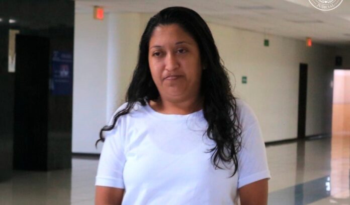 Fue detenida con más de $2,500 en marihuana y cocaína mientras viajaba en un Uber. Foto: Cortesía.