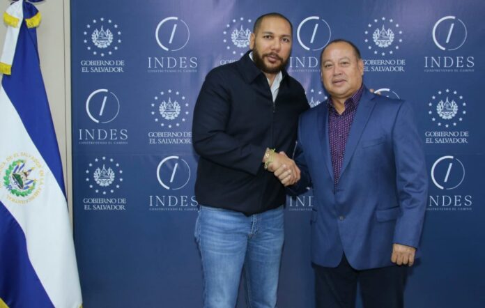 Yamil Bukele juntó a Samuel Gálvez, presidente de la Primera División. Foto cortesía: Yamil Bukele.