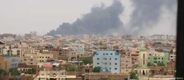 La guerra en Sudán, que ya lleva tres años, ha dejado decenas de miles de muertos, ha desplazado a millones de personas y ha causado lo que Naciones Unidas calificó de "peor crisis humanitaria en el mundo". (Archivo) Imagen de referencia. Foto: Cortesía.