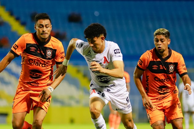 Águila-Alianza Alianza llegó a seis victorias consecutivas, contrasta con Águila que ya suma cuatro derrotas al hilo. Foto cortesía: Alianza FC.