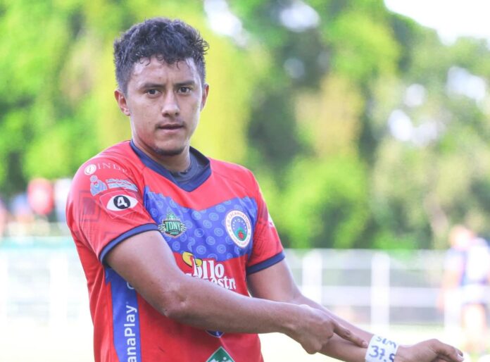 El atacante originario de San Francisco Gotera apunta a ser el máximo 'romperredes' de la liga. Foto cortesía: Cacahuatique