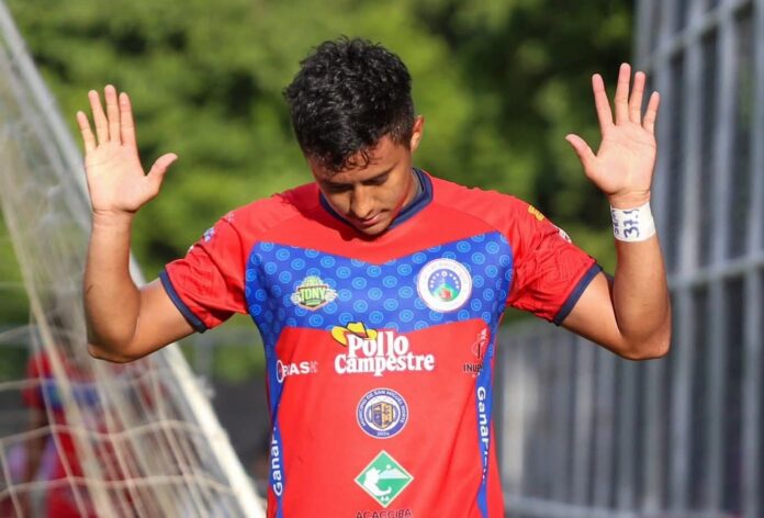 Juan Carlos Argueta anotó en los últimos minutos en la fecha seis, para conseguir el único punto de local de Cacahuatique. Foto cortesía: CD Cacahuatique