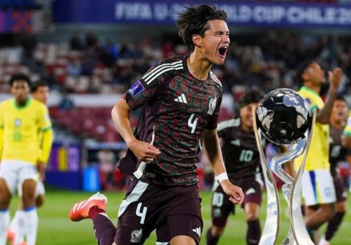 Diego Ochoa empató al ochenta y seis para los aztecas. Foto cortesía: FIFA.
