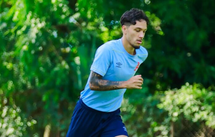 Enrico Dueñas Enrico Dueñas fue la figura del último partido de los "Albos". Buscará repetir su actuación ante Águila. Foto cortesía: Alianza FC.
