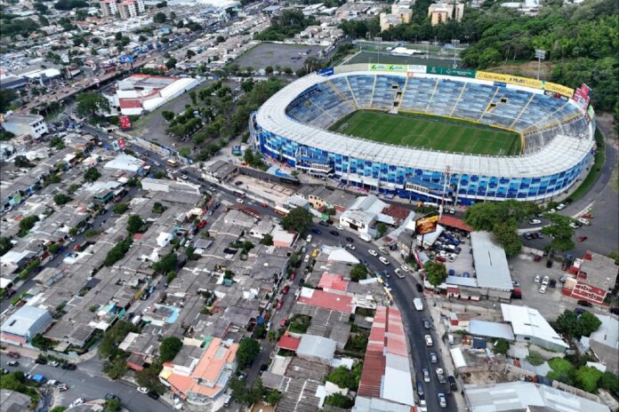El Viceministerio de Transporte (VMT), la Defensoría del Consumidor y la Dirección General de Protección Civil implementarán un plan de contingencia para el partido entre El Salvador y Surinam, que se disputará este lunes en el estadio Cuscatlán. Foto: Cortesía.