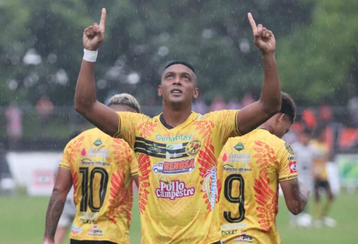 Luis Peralta El colombiano Luis Peralta fue el anotador del segundo tanto del encuentro. Foto cortesía: CD Platense.