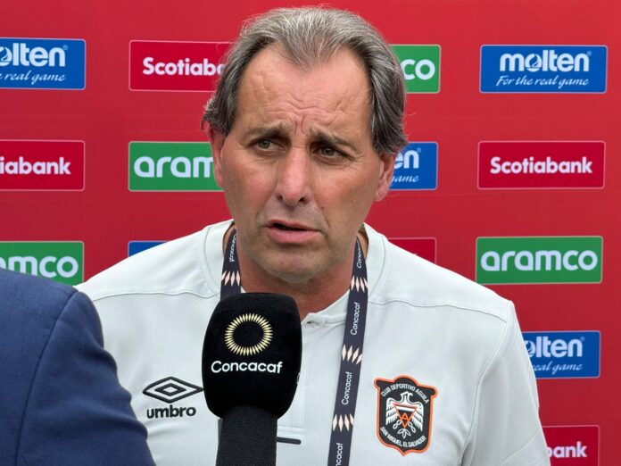 Daniel Messina asumió en 2024, está fue su tercera etapa como entrenador del equipo 'Emplumado'. Foto cortesía: CD Águila.