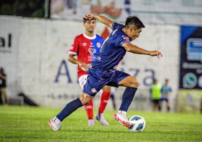 Metapán FAS El equipo de casa luchó hasta el final, pero no logró llevarse ningún punto en el derbi. Foto cortesía: AD Isidro Metapán.