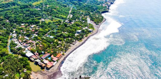 Protección Civil emite aviso por oleaje más rápido y alto en la costa de El Salvador