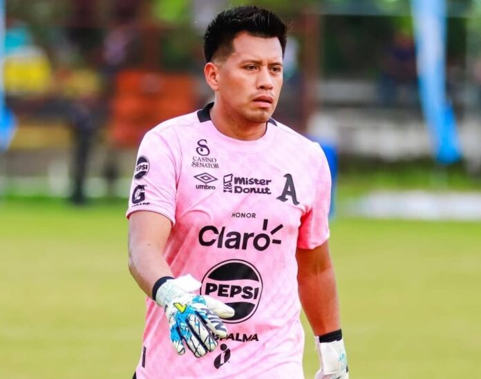 Christopher Rauda fue el héroe de los campeones al atajar el penalti de Eduardo Molina. Foto cortesía: Alianza FC