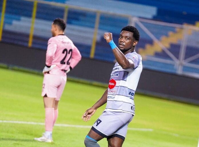 "La Pantera" celebra el gol que empezó con la remontada del "Jaguar". Foto cortesía: AD Isidro Metapán.