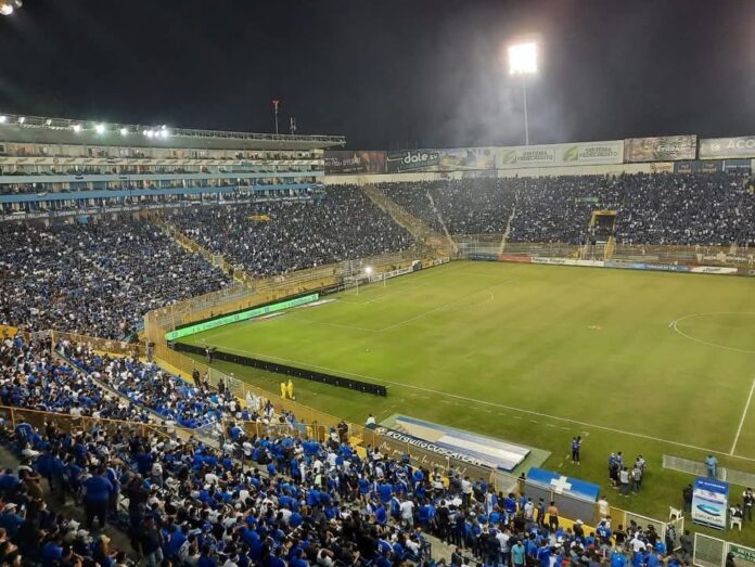 La afición respondió después de la victoria del combinado nacional, y se acabaron los boletos para el próximo partido. Foto cortesía: Estadio Cuscatlán. La afición respondió después de la victoria del combinado nacional, y se acabaron los boletos para el próximo partido. Foto cortesía: Estadio Cuscatlán.